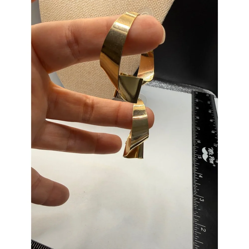 Gold Tone Sculptural Twisted Ribbon Hoop Earrings‎ Modern Statement Post Back